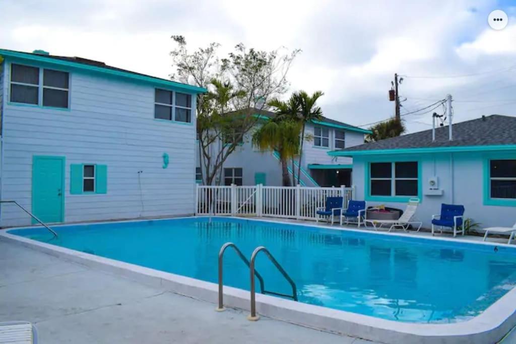 סיינט פיט ביץ' Renovate Large Studio 21-Directly Across Beach מראה חיצוני תמונה