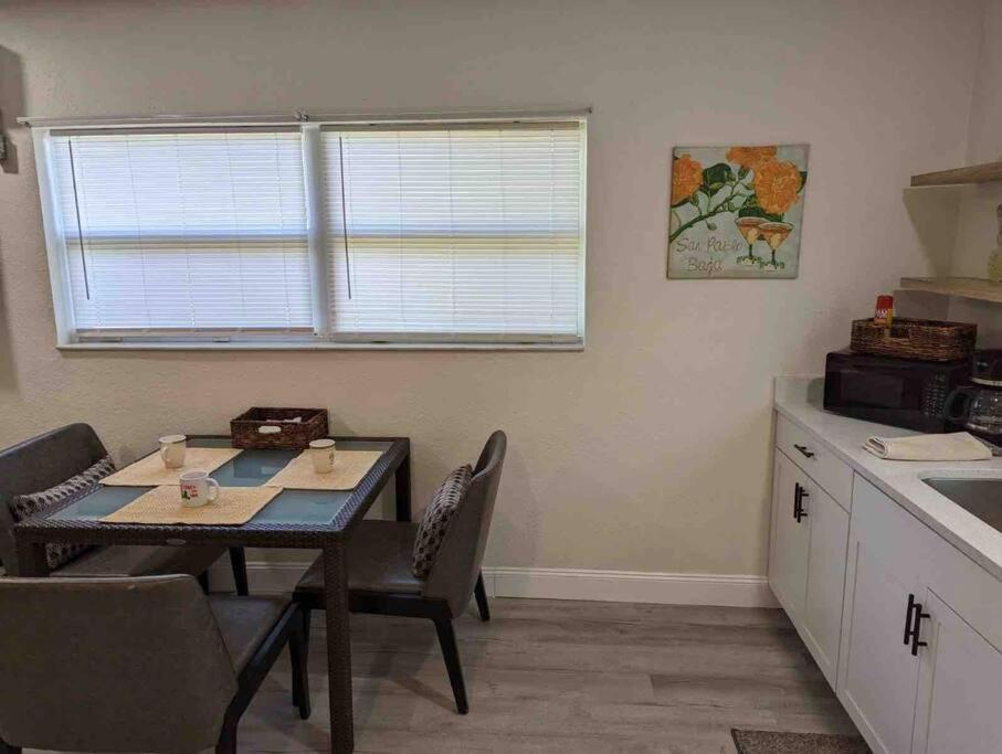סיינט פיט ביץ' Renovate Large Studio 21-Directly Across Beach מראה חיצוני תמונה